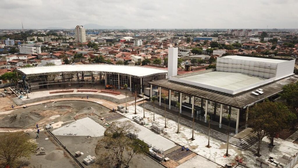 Novo Centro de Convenções de Feira de Santana fica pronto até final do ano