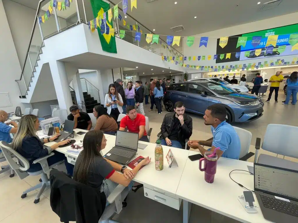Governo amplia Move Brasil para compra de carros seminovos por motoristas de APP e taxistas
